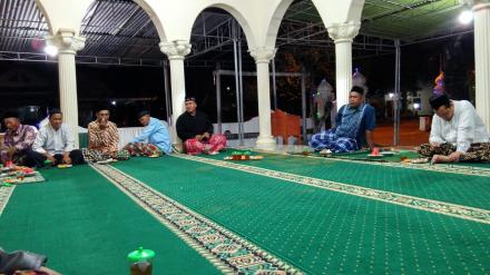 Panitia Ramadhan Masjid Al-Furqon Persiapkan Rosulan dengan 30 Ingkung Jawa